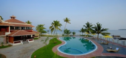 , Thanneermukkom, Hotels