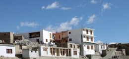 , Karzok, Hotels